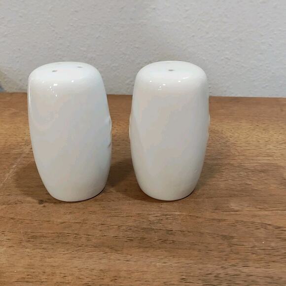 Vintage Better Homes & Gardens Salt And Pepper Set Ceramic White - Picture 2 of 11